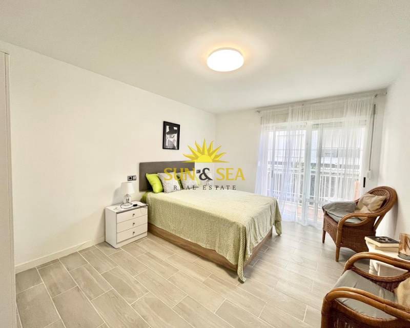 2 soveværelse Lejlighed til leje i Torrevieja - € 1.200 (Ref: 9239326)