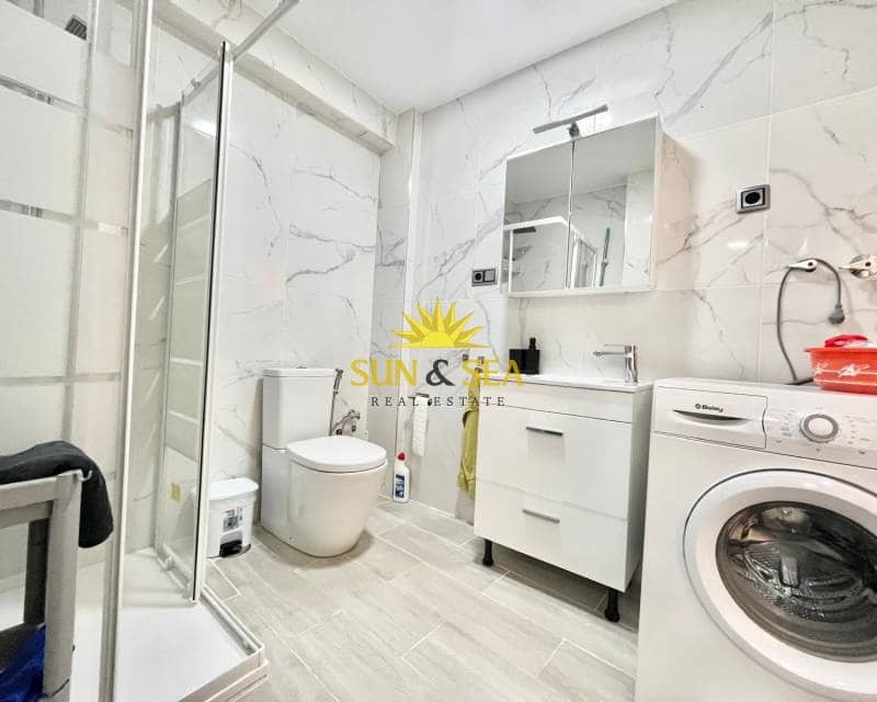 2 soveværelse Lejlighed til leje i Torrevieja - € 1.200 (Ref: 9239326)