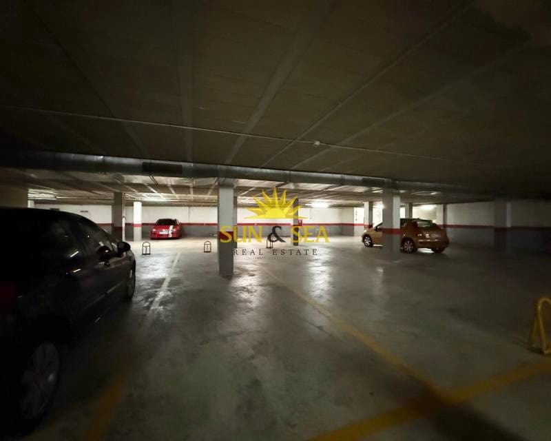 2 soveværelse Penthouse til leje i Torrevieja med garage - € 800 (Ref: 9239328)