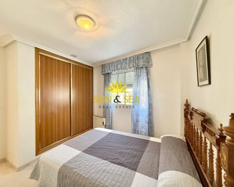 2 soveværelse Penthouse til leje i Torrevieja med garage - € 800 (Ref: 9239328)