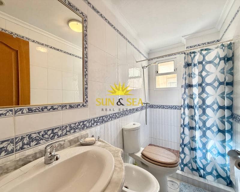 2 soveværelse Penthouse til leje i Torrevieja med garage - € 800 (Ref: 9239328)