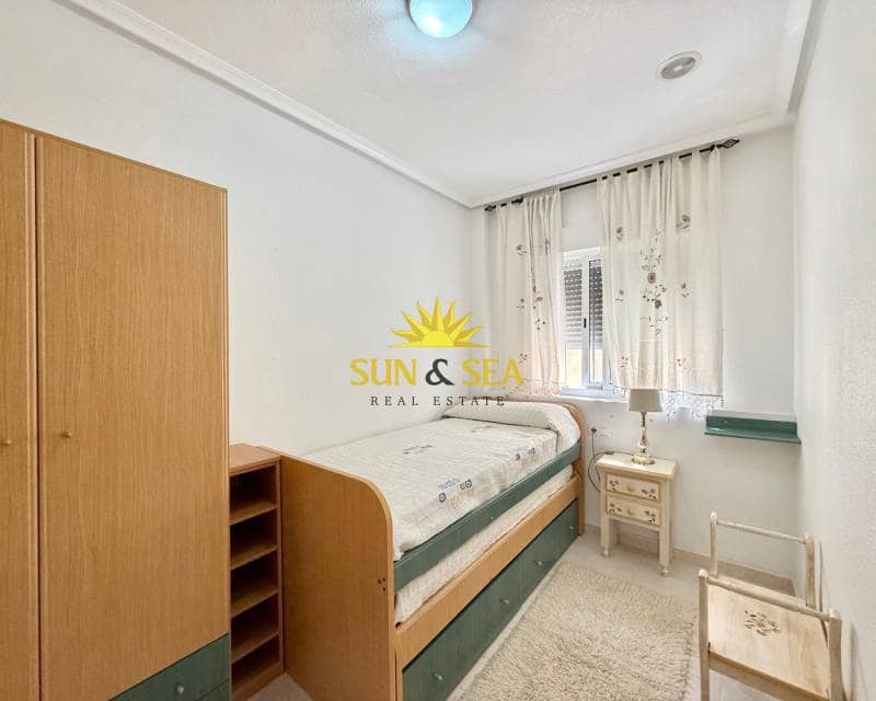 2 soveværelse Penthouse til leje i Torrevieja med garage - € 800 (Ref: 9239328)