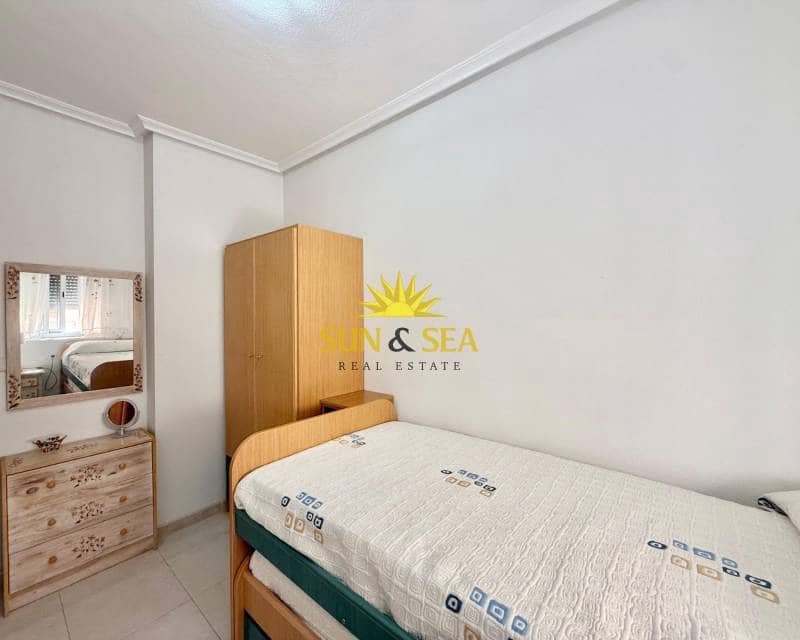 2 soveværelse Penthouse til leje i Torrevieja med garage - € 800 (Ref: 9239328)