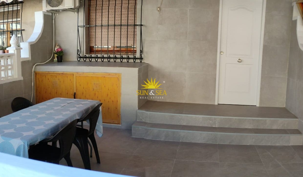 5 bedroom Apartment for sale in Santa Pola with garage - € 310,000 (Ref: 9243656)