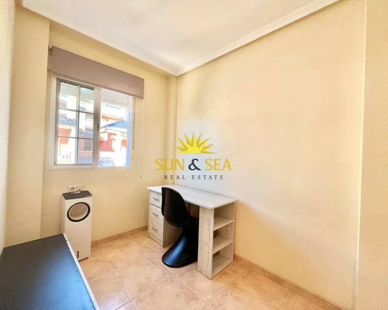 Villa/Maison de 4 chambres à louer à Santa Pola - 1 200 € (Ref: 9255544)