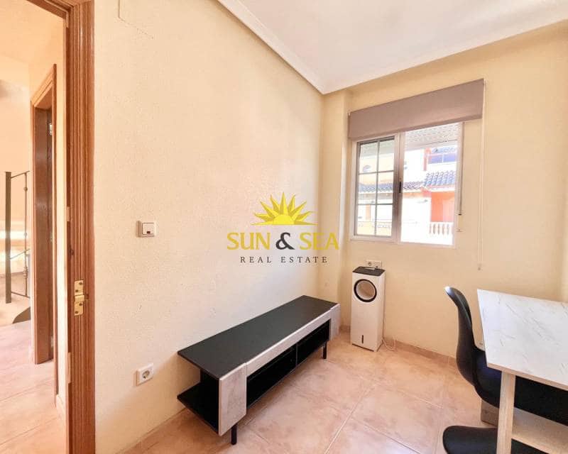 Villa/Maison de 4 chambres à louer à Santa Pola - 1 200 € (Ref: 9255544)