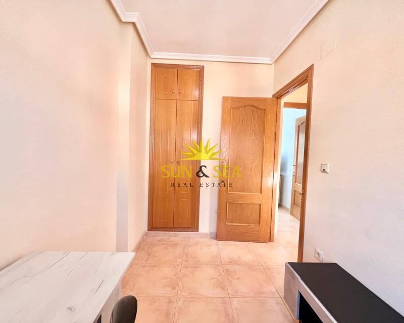 Villa/Maison de 4 chambres à louer à Santa Pola - 1 200 € (Ref: 9255544)