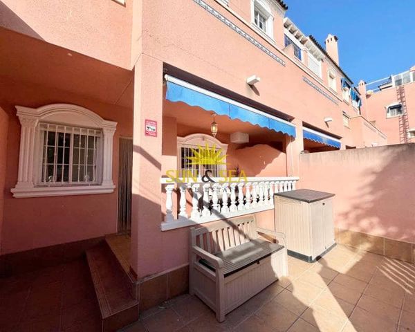 Villa/Maison de 4 chambres à louer à Gran Playa, Santa Pola - 1 200 € (Ref: 9255544)