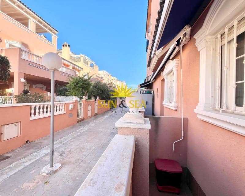 Villa/Maison de 4 chambres à louer à Santa Pola - 1 200 € (Ref: 9255544)