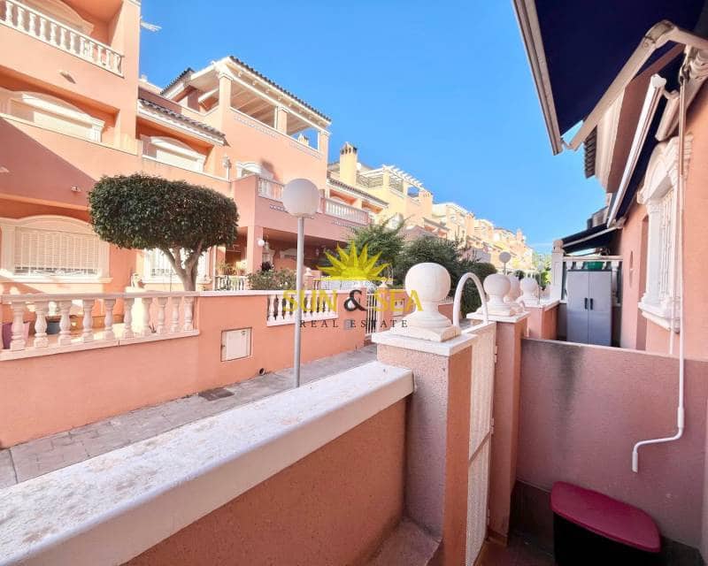 Villa/Maison de 4 chambres à louer à Santa Pola - 1 200 € (Ref: 9255544)