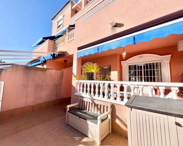 Villa/Maison de 4 chambres à louer à Gran Playa, Santa Pola - 1 200 € (Ref: 9255544)