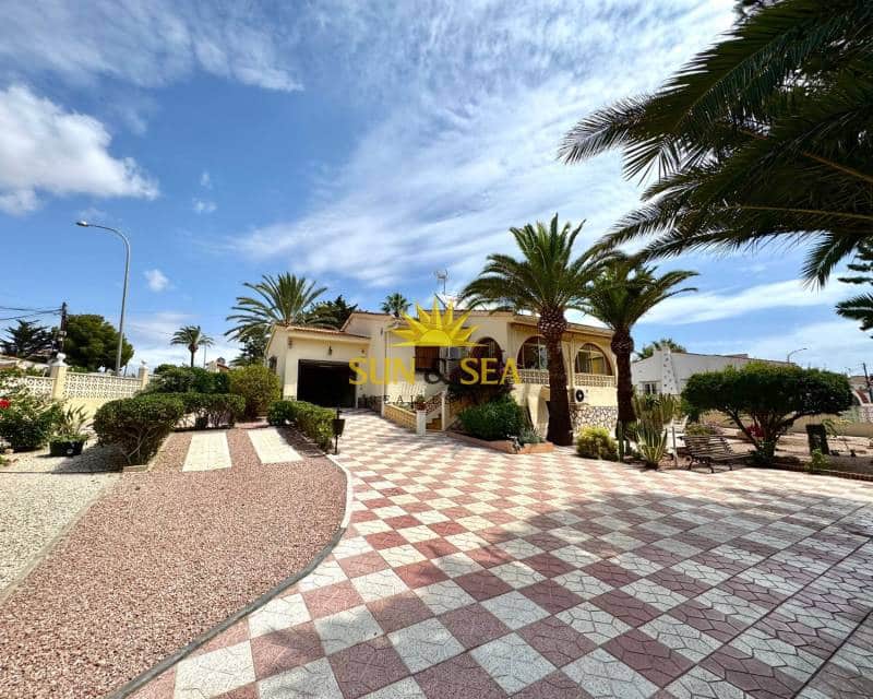 3 soveværelse Villa til leje i Ciudad Quesada med swimmingpool garage - € 2.000 (Ref: 9261984)