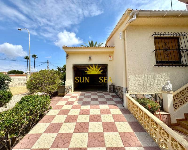 3 soveværelse Villa til leje i Ciudad Quesada med swimmingpool garage - € 2.000 (Ref: 9261984)