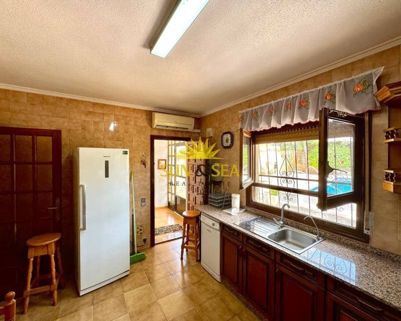 3 soveværelse Villa til leje i Ciudad Quesada med swimmingpool garage - € 2.000 (Ref: 9261984)