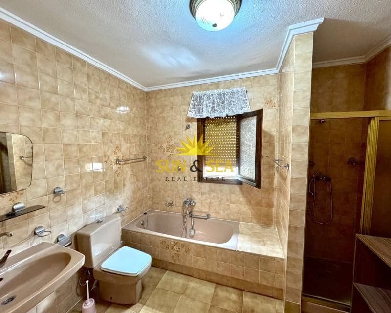 3 soveværelse Villa til leje i Ciudad Quesada med swimmingpool garage - € 2.000 (Ref: 9261984)