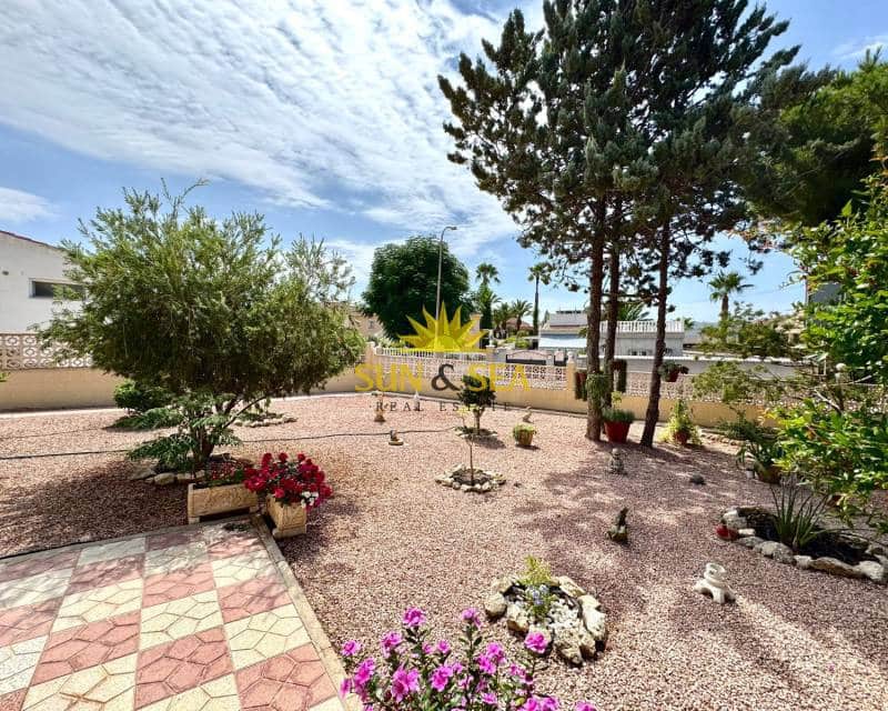 3 soveværelse Villa til leje i Ciudad Quesada med swimmingpool garage - € 2.000 (Ref: 9261984)