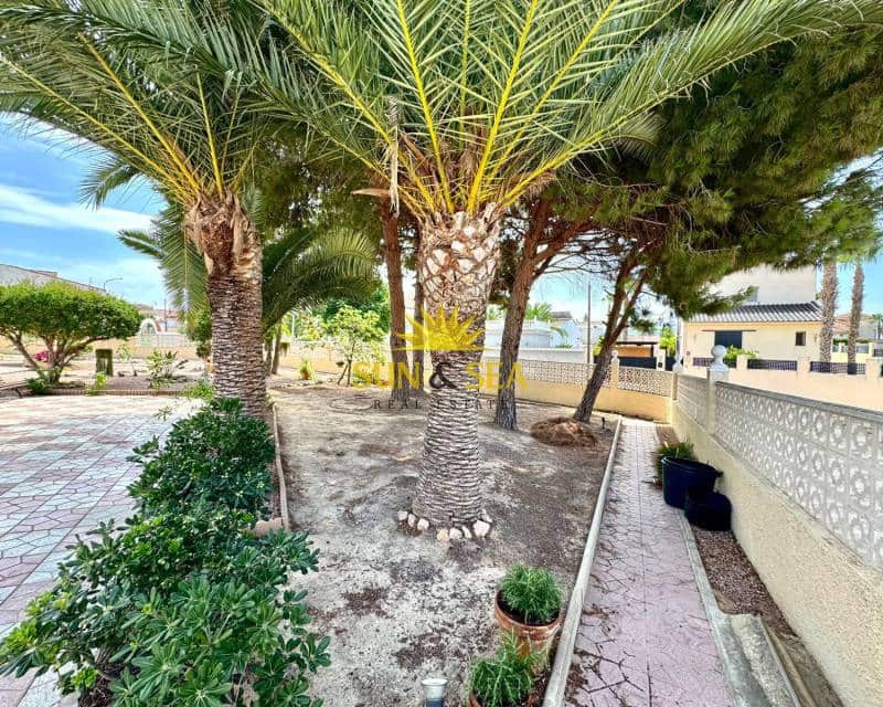 3 soveværelse Villa til leje i Ciudad Quesada med swimmingpool garage - € 2.000 (Ref: 9261984)