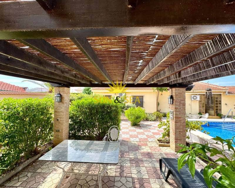 3 soveværelse Villa til leje i Ciudad Quesada med swimmingpool garage - € 2.000 (Ref: 9261984)