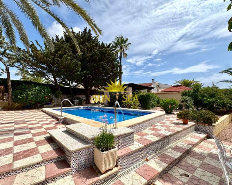 3 soveværelse Villa til leje i Ciudad Quesada med swimmingpool garage - € 2.000 (Ref: 9261984)