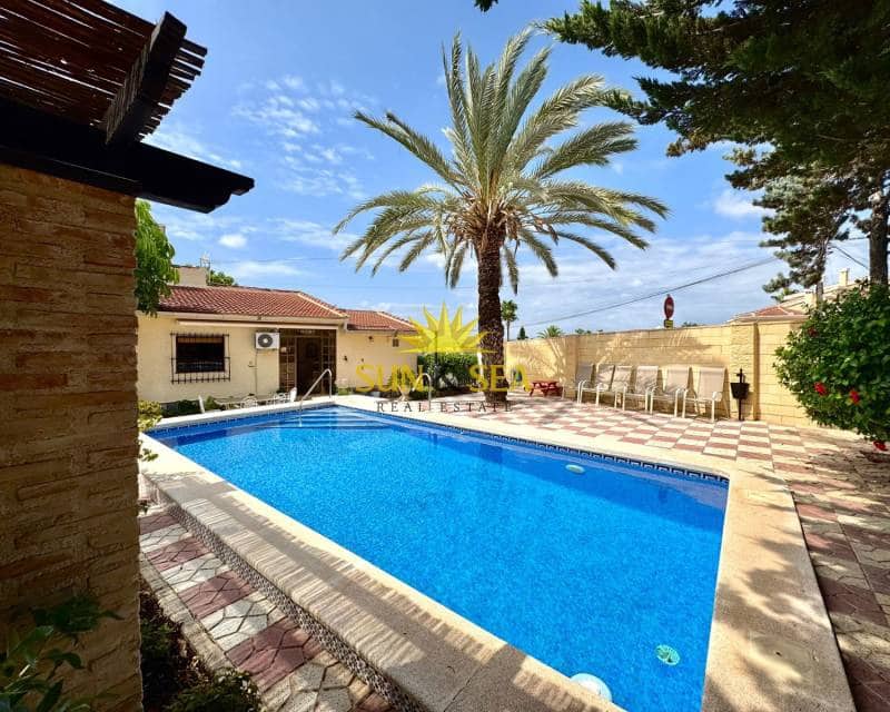 3 soveværelse Villa til leje i Ciudad Quesada med swimmingpool garage - € 2.000 (Ref: 9261984)