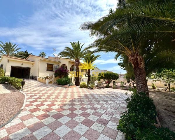 3 bedroom Villa for rent in Ciudad Quesada, Rojales with pool garage - € 2,000 (Ref: 9261984)