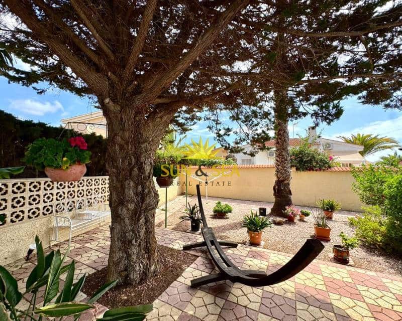 3 soveværelse Villa til leje i Ciudad Quesada med swimmingpool garage - € 2.000 (Ref: 9261984)