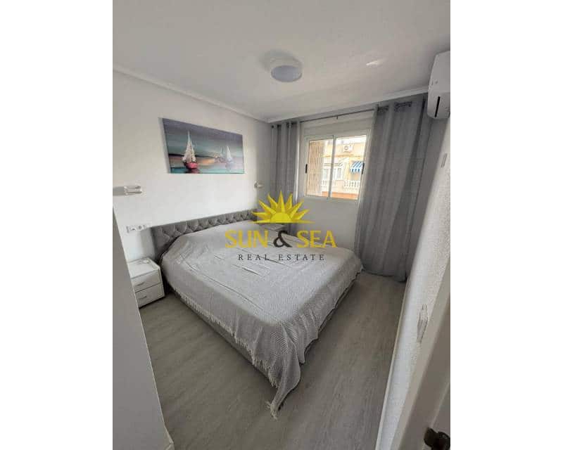 1 bedroom Apartment for rent in Torrevieja with pool - € 800 (Ref: 9263417)