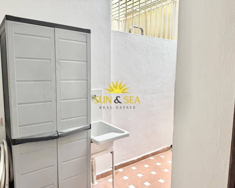 2 Zimmer Haus zu vermieten in Torrevieja mit Pool - 1.200 € (Ref: 9271925)