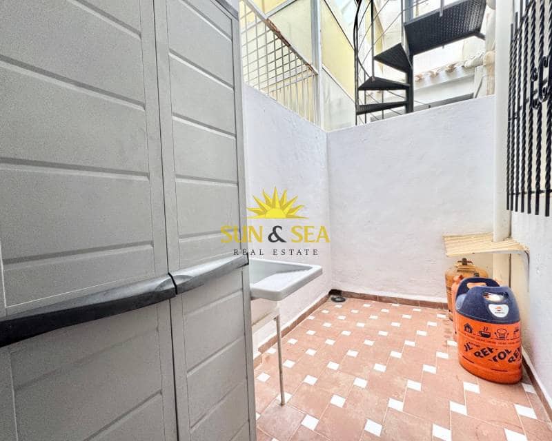 2 Zimmer Haus zu vermieten in Torrevieja mit Pool - 1.200 € (Ref: 9271925)