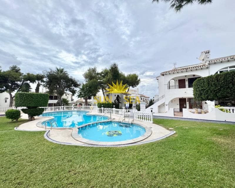 2 Zimmer Haus zu vermieten in Torrevieja mit Pool - 1.200 € (Ref: 9271925)
