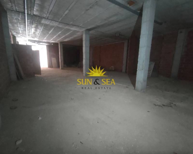 1 soveværelse Erhverv til leje i Torrevieja - € 1.500 (Ref: 9273169)