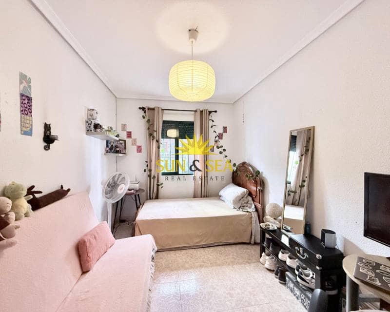 Piso de 2 habitaciones en Torrevieja en venta - 143.000 € (Ref: 9288267)