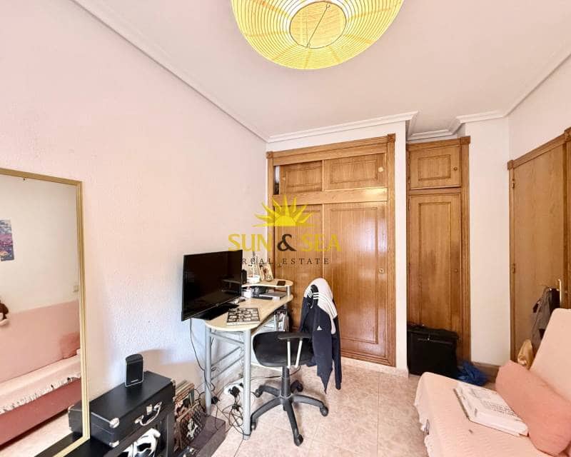 Piso de 2 habitaciones en Torrevieja en venta - 143.000 € (Ref: 9288267)