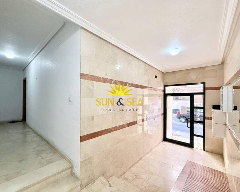 Piso de 2 habitaciones en Torrevieja en venta - 143.000 € (Ref: 9288267)