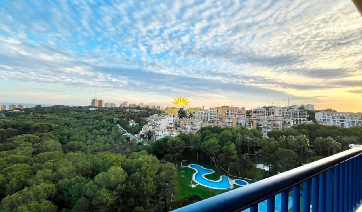 2 Zimmer Apartment zu vermieten in Dehesa de Campoamor mit Pool Garage - 700 € (Ref: 9292356)