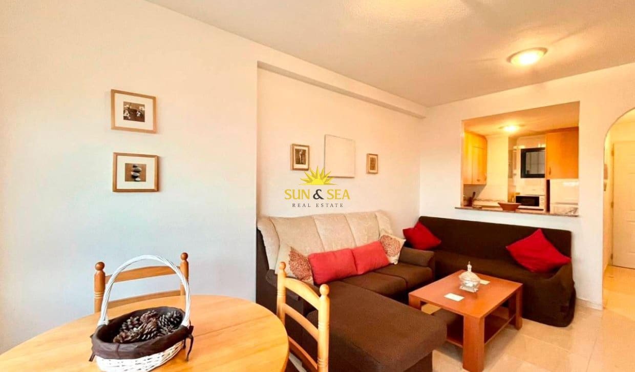 2 Zimmer Apartment zu vermieten in Dehesa de Campoamor mit Pool Garage - 700 € (Ref: 9292356)