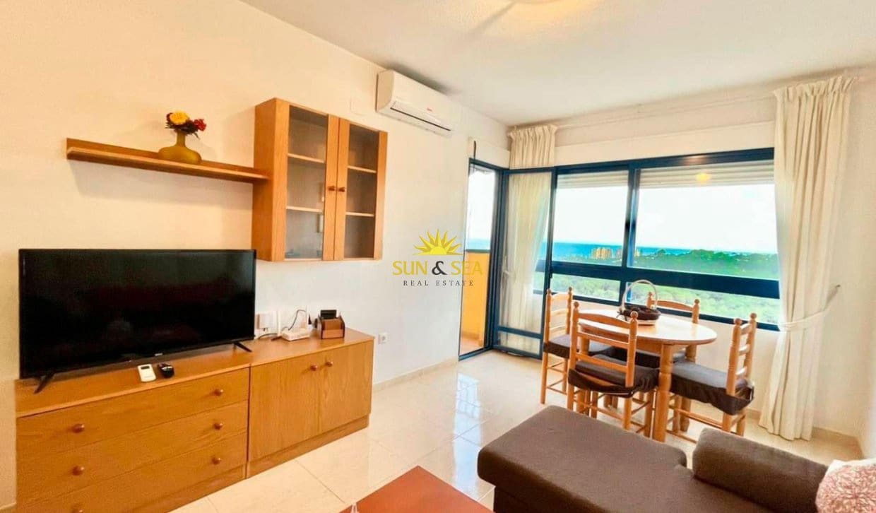 2 Zimmer Apartment zu vermieten in Dehesa de Campoamor mit Pool Garage - 700 € (Ref: 9292356)