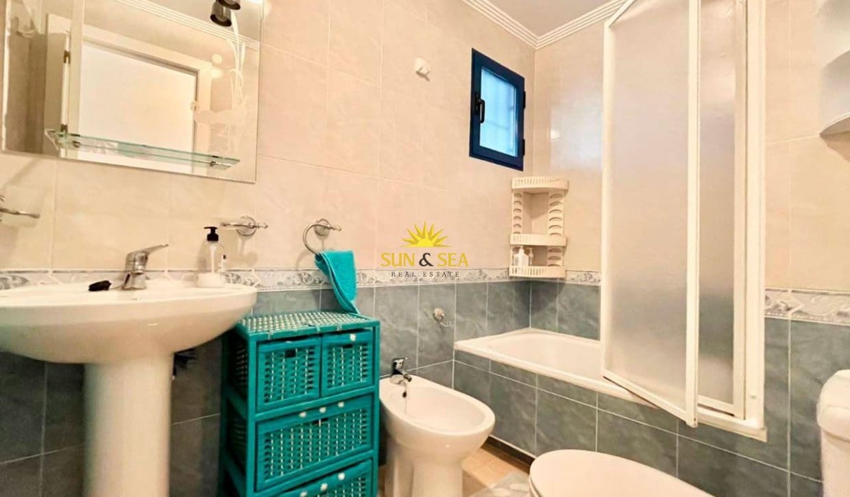 2 Zimmer Apartment zu vermieten in Dehesa de Campoamor mit Pool Garage - 700 € (Ref: 9292356)