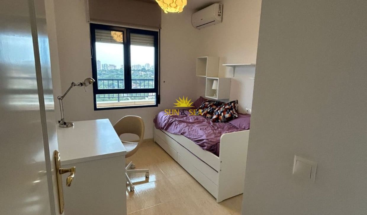 2 Zimmer Apartment zu vermieten in Dehesa de Campoamor mit Pool Garage - 700 € (Ref: 9292356)