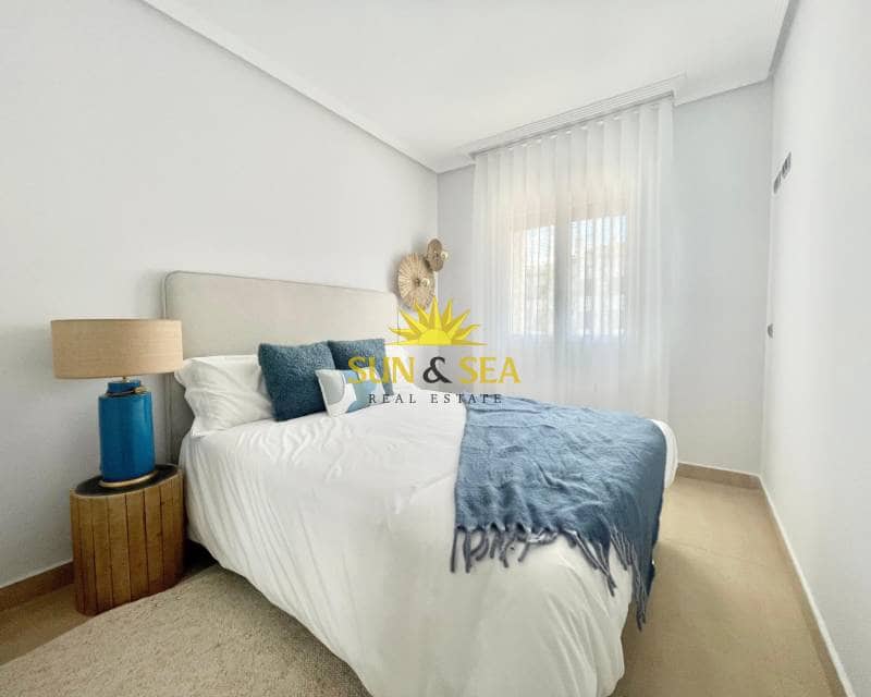 2 bedroom Penthouse for rent in Los Alcazares with pool - € 800 (Ref: 9294002)