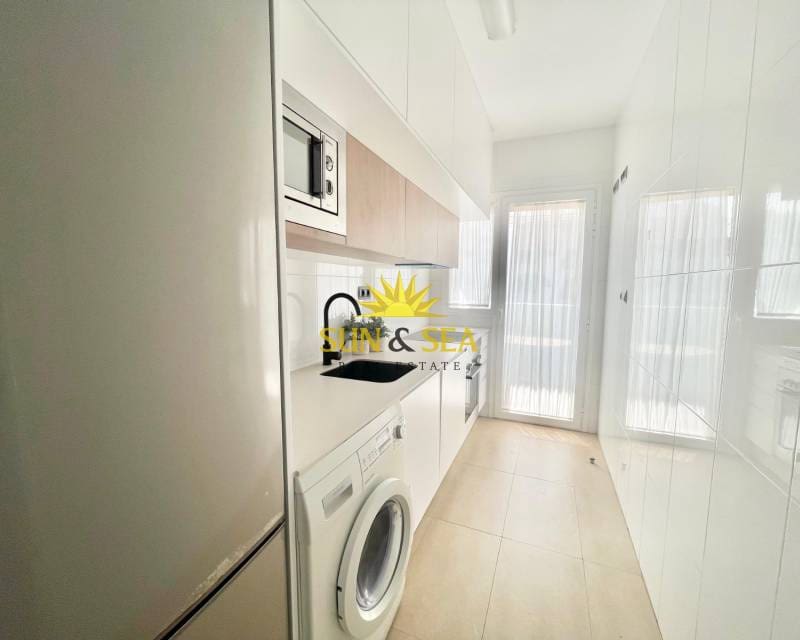 2 bedroom Penthouse for rent in Los Alcazares with pool - € 800 (Ref: 9294002)