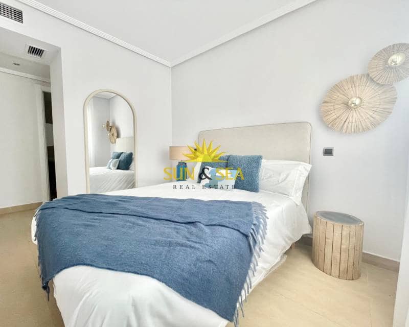 2 bedroom Penthouse for rent in Los Alcazares with pool - € 800 (Ref: 9294002)