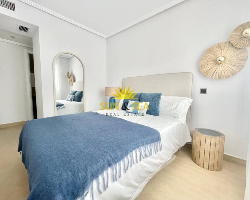 2 soveværelse Penthouse til leje i Los Alcazares med swimmingpool - € 800 (Ref: 9294003)