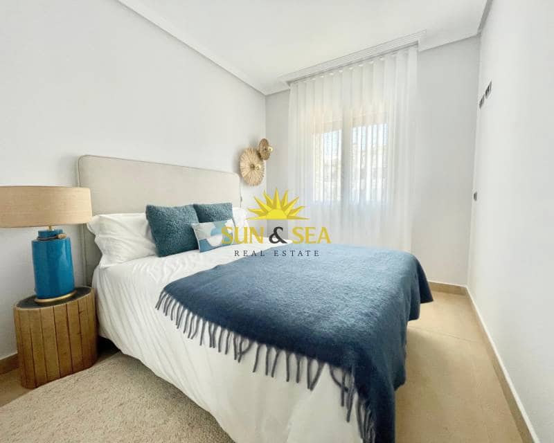 2 soveværelse Penthouse til leje i Los Alcazares med swimmingpool - € 800 (Ref: 9294003)