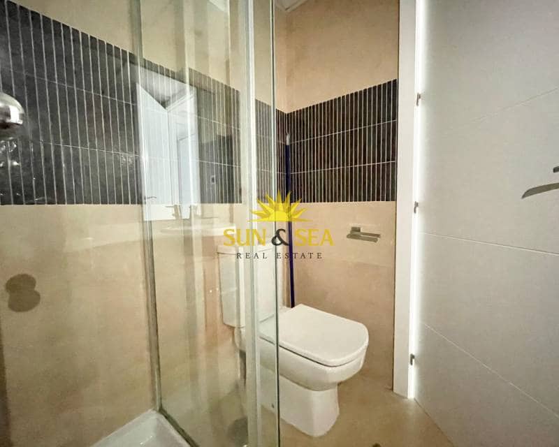 2 soveværelse Penthouse til leje i Los Alcazares med swimmingpool - € 800 (Ref: 9294003)