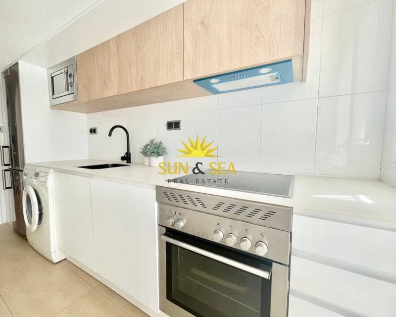 2 bedroom Penthouse for rent in Los Alcazares with pool - € 800 (Ref: 9294004)