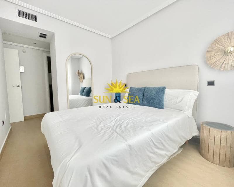 2 bedroom Penthouse for rent in Los Alcazares with pool - € 800 (Ref: 9294004)