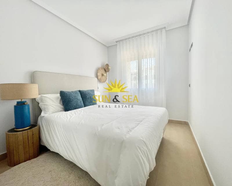 2 bedroom Penthouse for rent in Los Alcazares with pool - € 800 (Ref: 9294004)