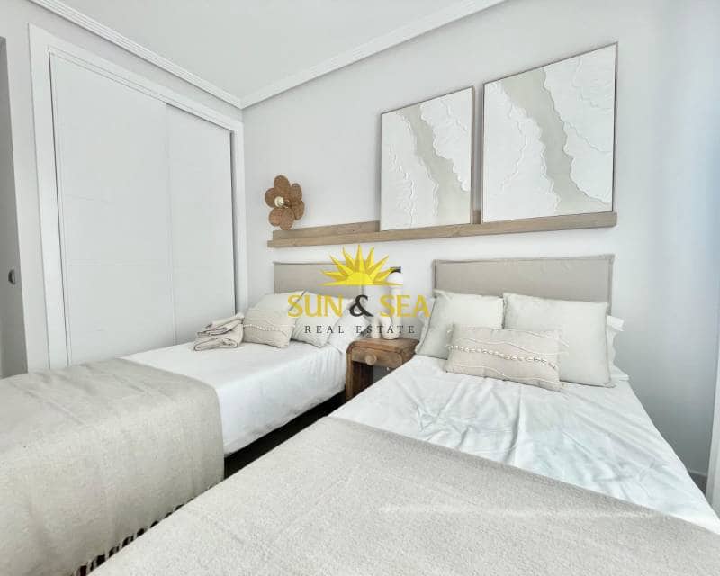 2 bedroom Penthouse for rent in Los Alcazares with pool - € 800 (Ref: 9294004)