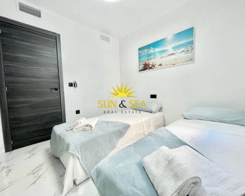 3 chambre Appartement à vendre à Torrevieja - 197 000 € (Ref: 9296066)